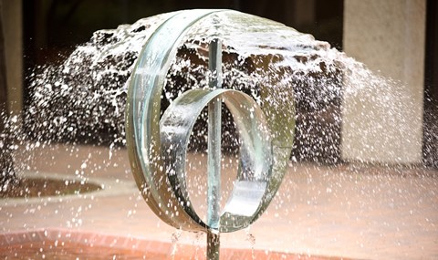 Water fountain on UT Southwestern's South Campus.